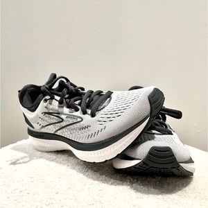 ❌❌ SOLD ON MERCARI ❌❌Brooks glycerin 19 running shoes women size 5